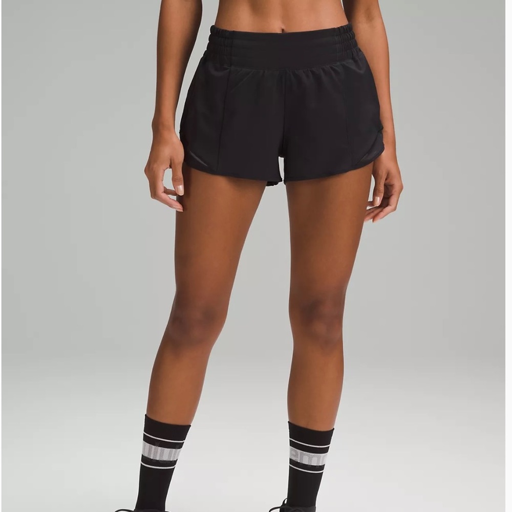 Lululemon Hotty Hot 2.5” Black Shorts